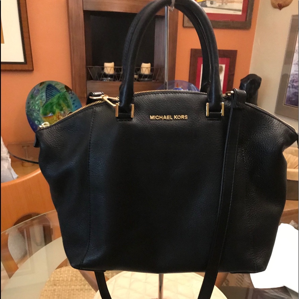 🔥Final Price Drop! Michael Kors Pebbled Black Lea